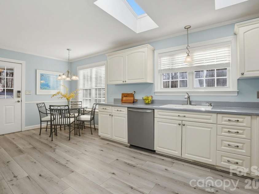 4737 Betty Davis Drive, York, SC 29745.  MLS# CAR4342456, YatesRealty ID 11374. Natural light pours in from two skylights above, giving this kitchen an airy, welcoming feel you’ll notice the moment you step inside.