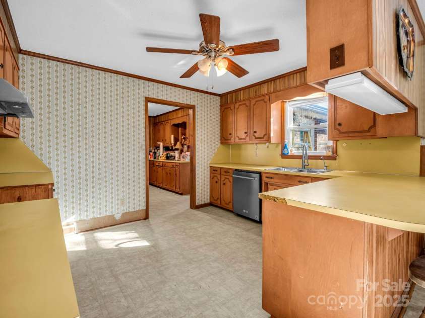 1914 Buffalo Shoals Road, Lincolnton, NC 28092.  MLS# CAR4330486, YatesRealty ID 11375. Kitchen