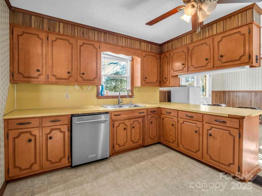 1914 Buffalo Shoals Road, Lincolnton, NC 28092.  MLS# CAR4330486, YatesRealty ID 11375. Kitchen