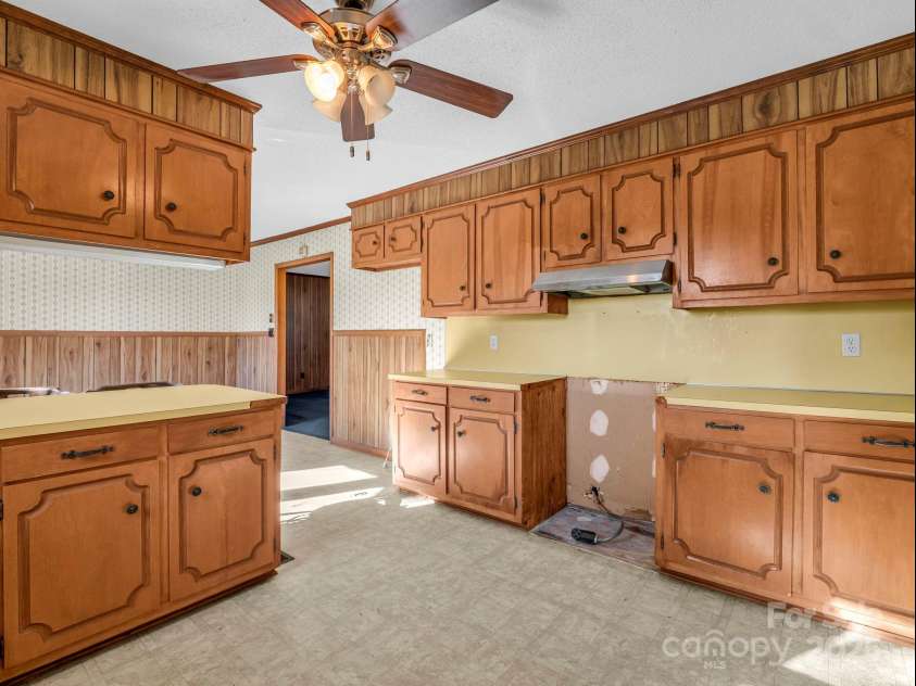 1914 Buffalo Shoals Road, Lincolnton, NC 28092.  MLS# CAR4330486, YatesRealty ID 11375. Kitchen
