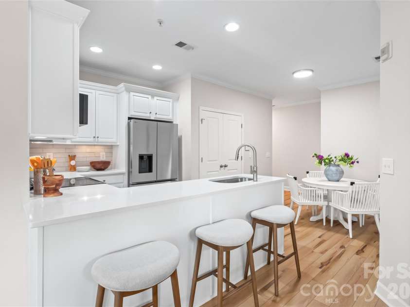 2000 Euclid Avenue, Charlotte, NC 28203.  MLS# CAR4401189, YatesRealty ID 11376. 