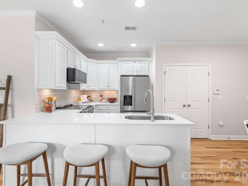 2000 Euclid Avenue, Charlotte, NC 28203.  MLS# CAR4401189, YatesRealty ID 11376. 