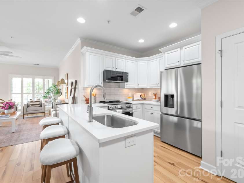 2000 Euclid Avenue, Charlotte, NC 28203.  MLS# CAR4401189, YatesRealty ID 11376. 