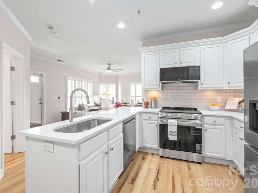 2000 Euclid Avenue, Charlotte, NC 28203.  MLS# CAR4401189, YatesRealty ID 11376. 