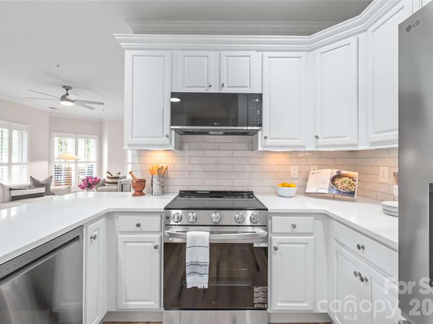 2000 Euclid Avenue, Charlotte, NC 28203.  MLS# CAR4401189, YatesRealty ID 11376. 