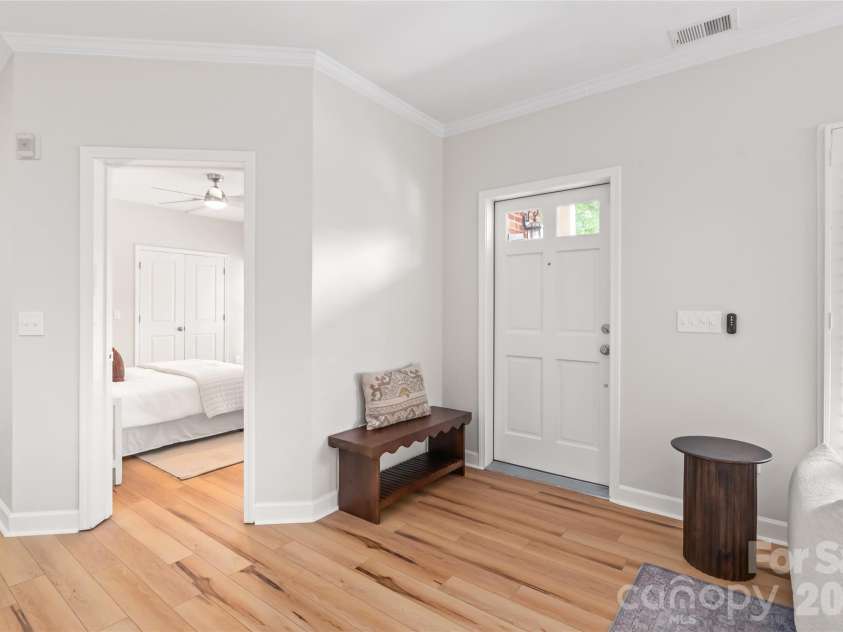 2000 Euclid Avenue, Charlotte, NC 28203.  MLS# CAR4401189, YatesRealty ID 11376. 