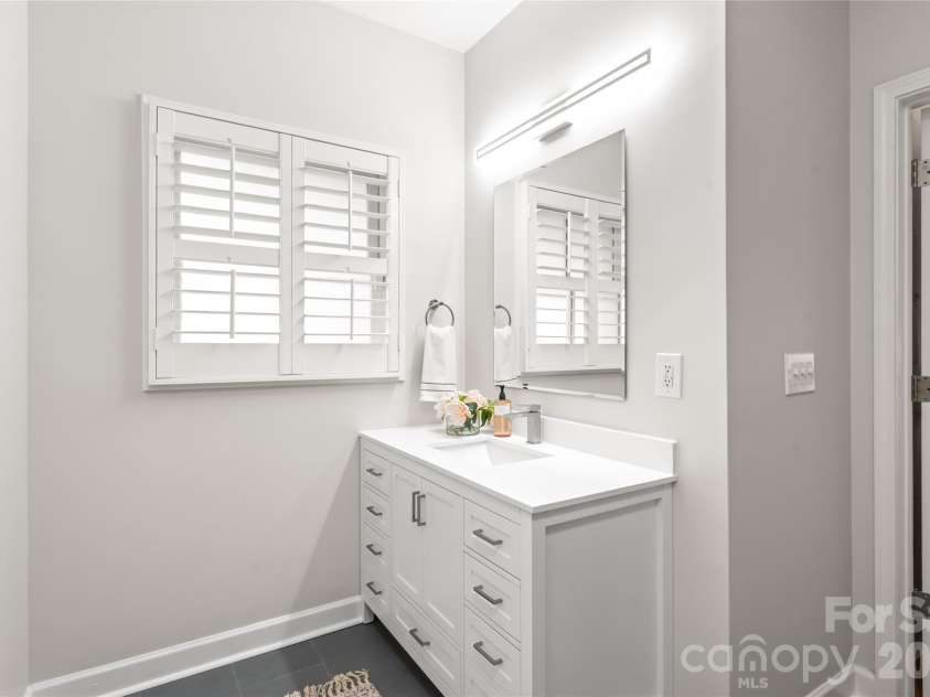 2000 Euclid Avenue, Charlotte, NC 28203.  MLS# CAR4401189, YatesRealty ID 11376. 