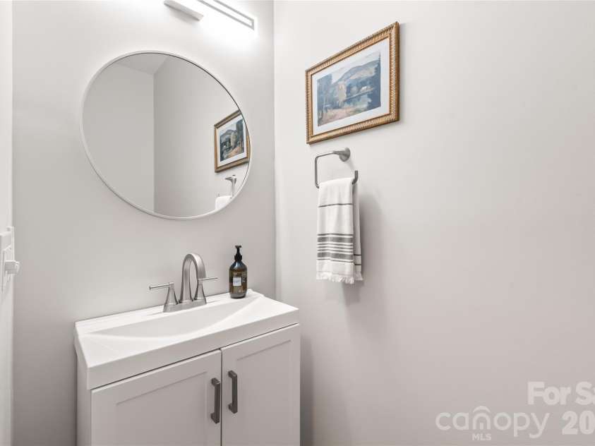 2000 Euclid Avenue, Charlotte, NC 28203.  MLS# CAR4401189, YatesRealty ID 11376. 