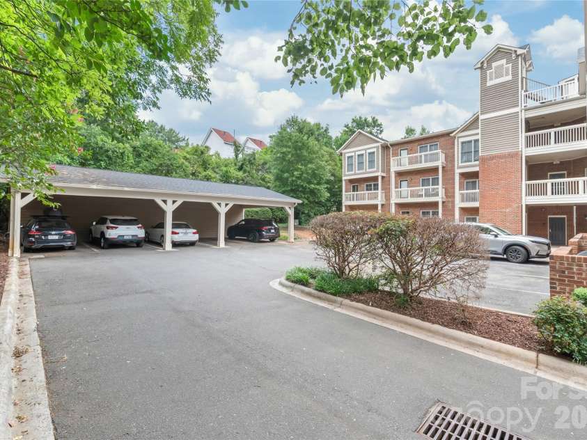 2000 Euclid Avenue, Charlotte, NC 28203.  MLS# CAR4401189, YatesRealty ID 11376. 
