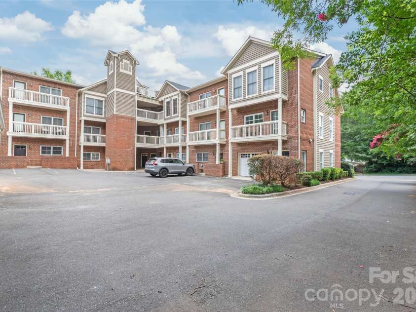 2000 Euclid Avenue, Charlotte, NC 28203.  MLS# CAR4401189, YatesRealty ID 11376. 