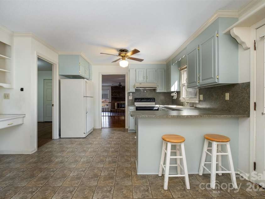 457 Birchwood Trail, Concord, NC 28025.  MLS# CAR4223374, YatesRealty ID 11376. Bar area