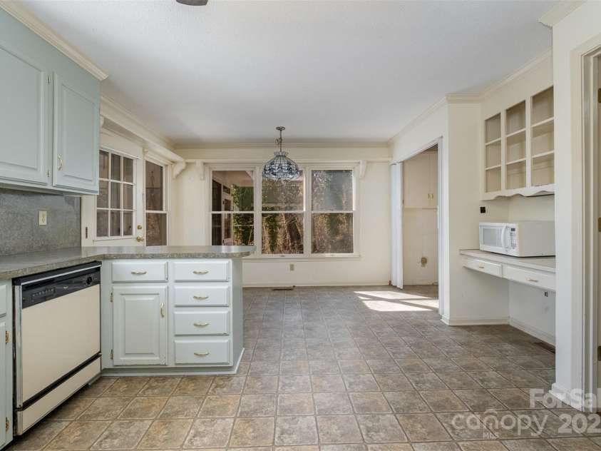 457 Birchwood Trail, Concord, NC 28025.  MLS# CAR4223374, YatesRealty ID 11376. Spacious kitchen with breakfast area and laundry