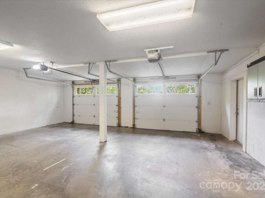 94 Davey Crockett Road, Fairview, NC 28730.  MLS# CAR4310188, YatesRealty ID 11377. 2 Car Garage