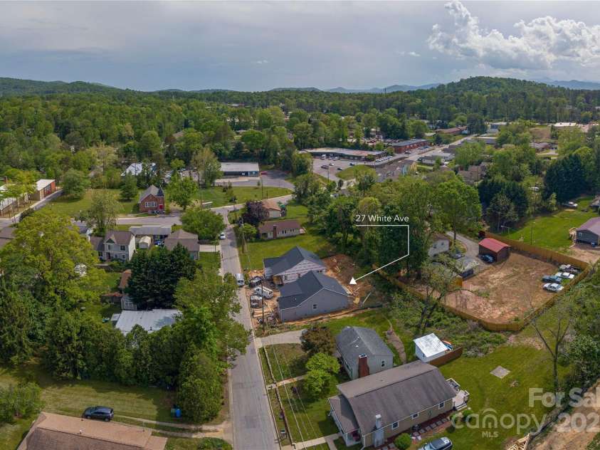 27 White Avenue, Asheville, NC 28803.  MLS# CAR4253702, YatesRealty ID 11378. 