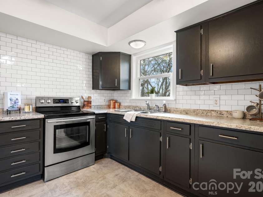 302 Ramsey Street, Morganton, NC 28655.  MLS# CAR4344783, YatesRealty ID 11379. 