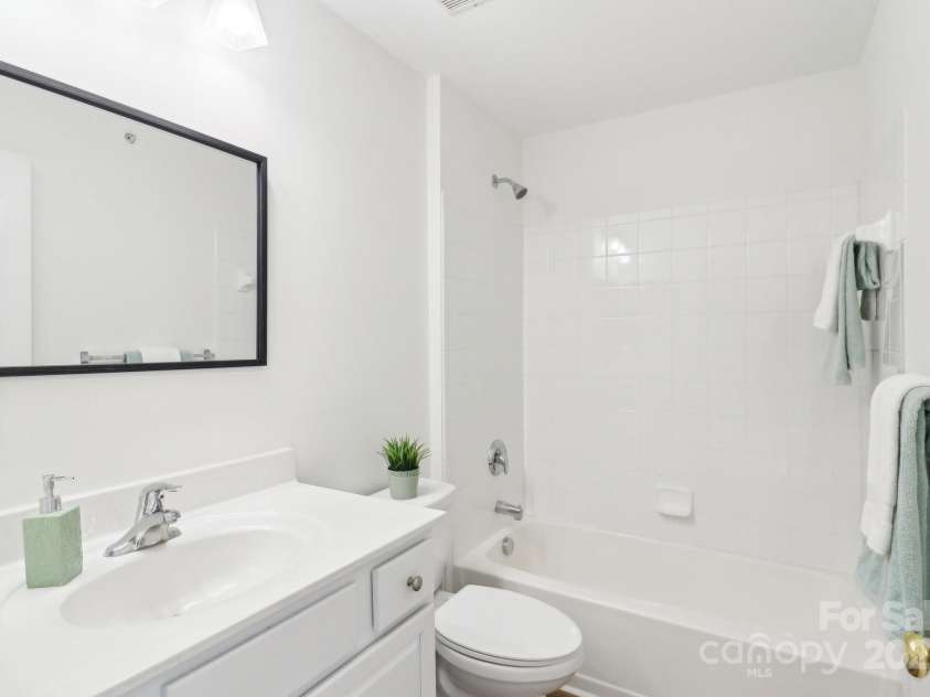 9027 Mcdowell Creek Lane, Cornelius, NC 28031.  MLS# CAR4249503, YatesRealty ID 11379. Second full bathroom