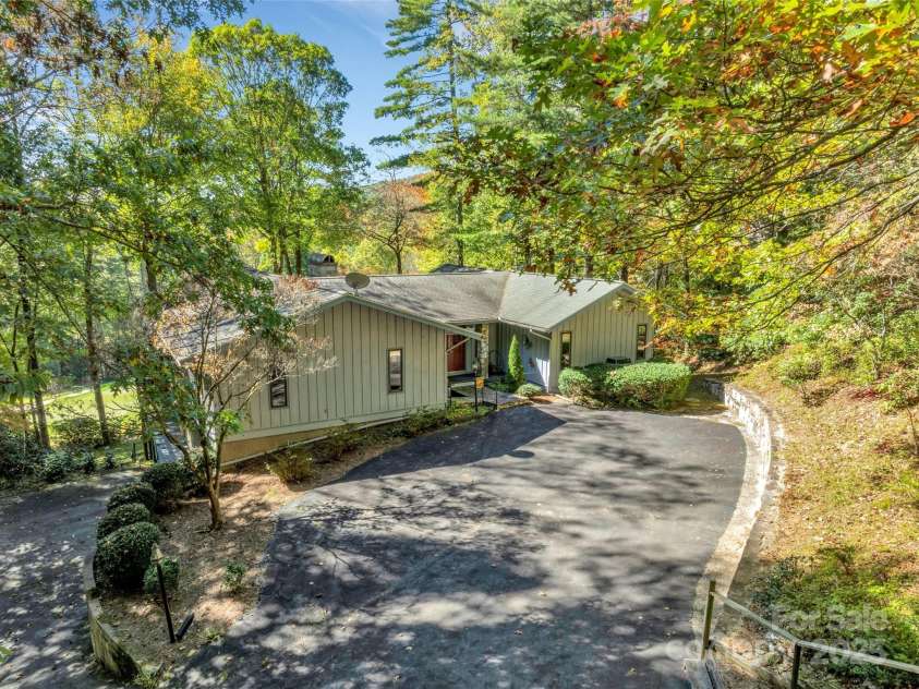 636 Cherokee Trace, Lake Toxaway, NC 28747.  MLS# CAR4191342, YatesRealty ID 1138. 
