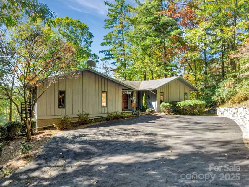 636 Cherokee Trace, Lake Toxaway, NC 28747.  MLS# CAR4191342, YatesRealty ID 1138. 