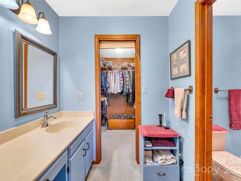 636 Cherokee Trace, Lake Toxaway, NC 28747.  MLS# CAR4191342, YatesRealty ID 1138. 