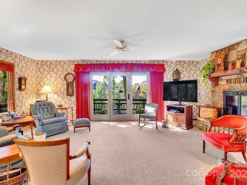 636 Cherokee Trace, Lake Toxaway, NC 28747.  MLS# CAR4191342, YatesRealty ID 1138. 