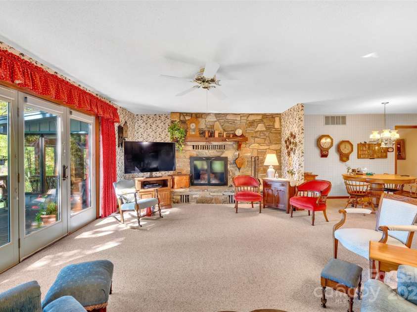 636 Cherokee Trace, Lake Toxaway, NC 28747.  MLS# CAR4191342, YatesRealty ID 1138. 