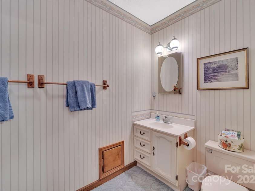 636 Cherokee Trace, Lake Toxaway, NC 28747.  MLS# CAR4191342, YatesRealty ID 1138. 
