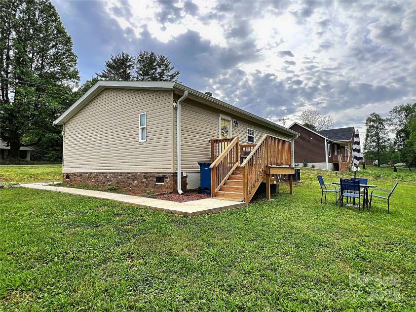 2170 Watson Road, Lenoir, NC 28645.  MLS# CAR4253929, YatesRealty ID 11381. 