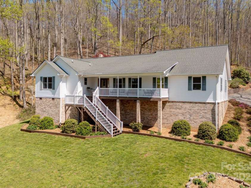 34 Garren Mountain Lane, Fairview, NC 28730.  MLS# CAR4243261, YatesRealty ID 11382. 
