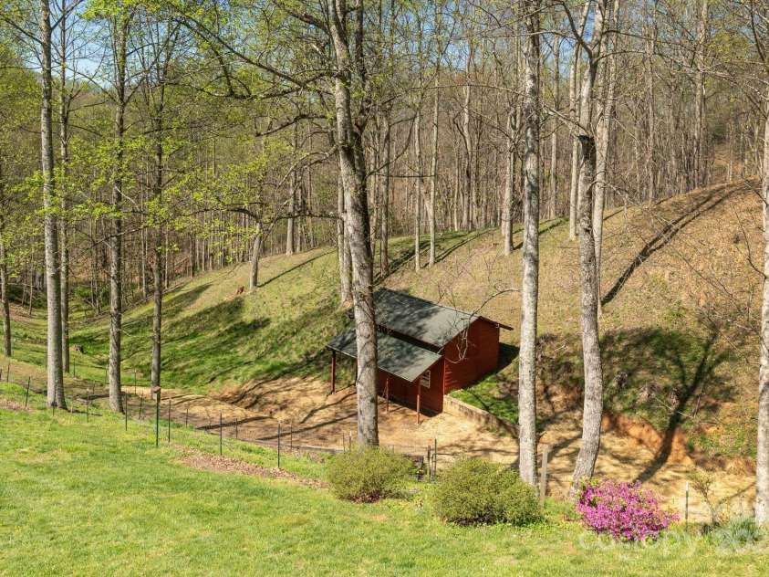 34 Garren Mountain Lane, Fairview, NC 28730.  MLS# CAR4243261, YatesRealty ID 11382. 