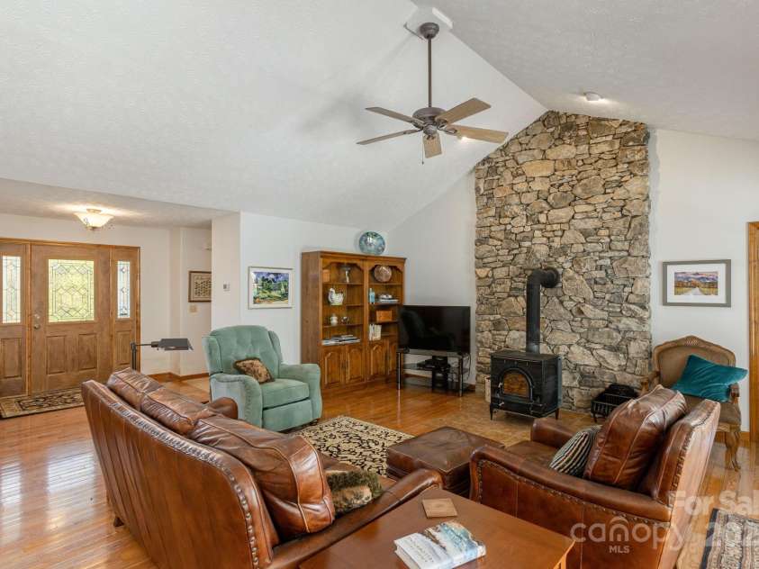 34 Garren Mountain Lane, Fairview, NC 28730.  MLS# CAR4243261, YatesRealty ID 11382. 