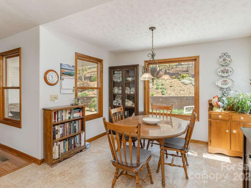 34 Garren Mountain Lane, Fairview, NC 28730.  MLS# CAR4243261, YatesRealty ID 11382. 