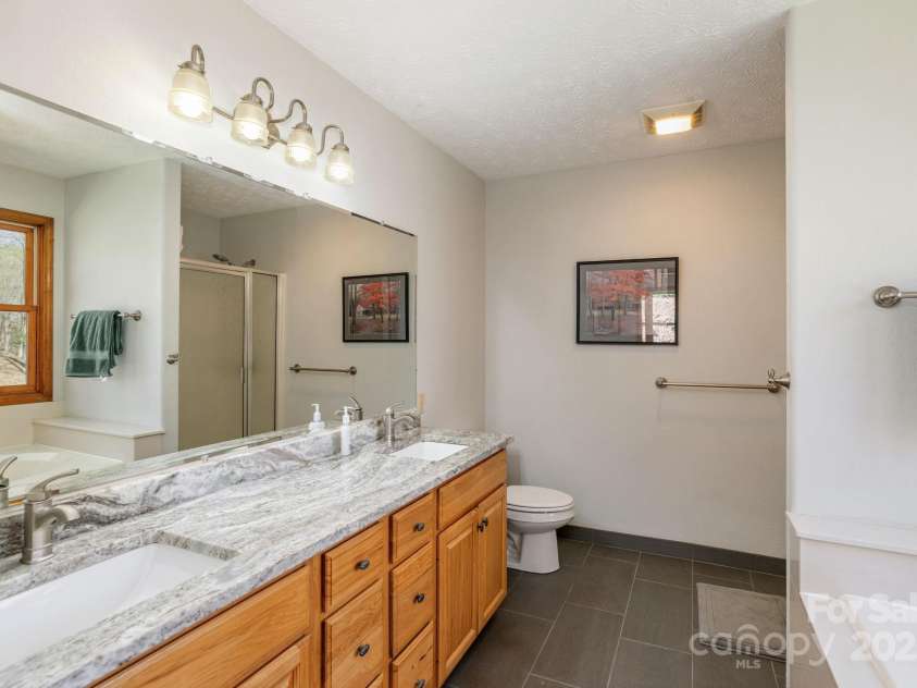 34 Garren Mountain Lane, Fairview, NC 28730.  MLS# CAR4243261, YatesRealty ID 11382. 