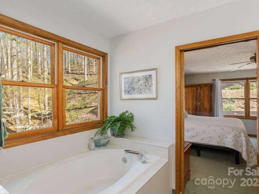 34 Garren Mountain Lane, Fairview, NC 28730.  MLS# CAR4243261, YatesRealty ID 11382. 