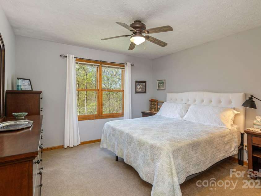 34 Garren Mountain Lane, Fairview, NC 28730.  MLS# CAR4243261, YatesRealty ID 11382. 