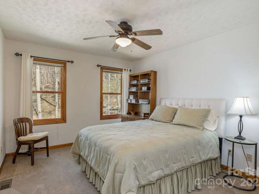 34 Garren Mountain Lane, Fairview, NC 28730.  MLS# CAR4243261, YatesRealty ID 11382. 