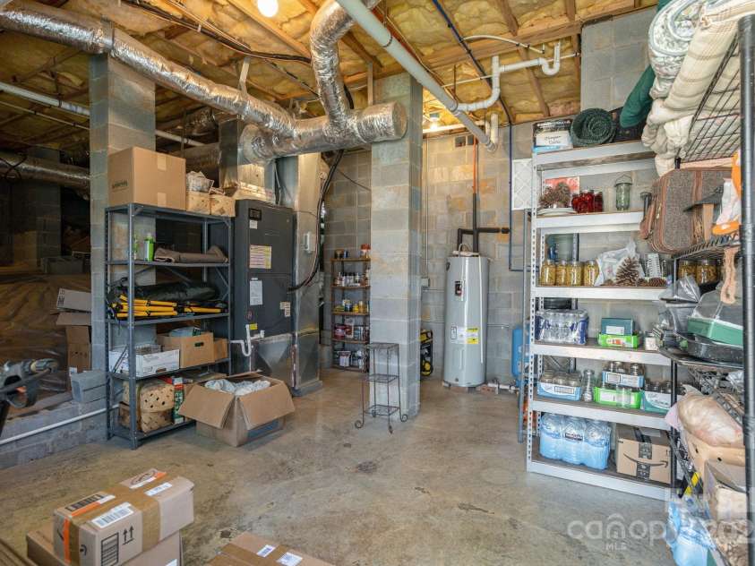 34 Garren Mountain Lane, Fairview, NC 28730.  MLS# CAR4243261, YatesRealty ID 11382. 