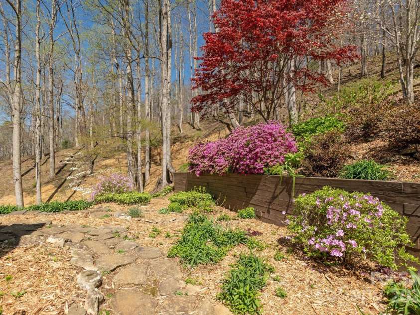 34 Garren Mountain Lane, Fairview, NC 28730.  MLS# CAR4243261, YatesRealty ID 11382. 