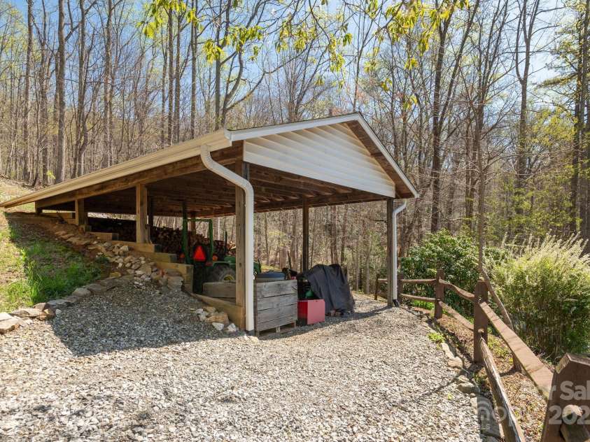 34 Garren Mountain Lane, Fairview, NC 28730.  MLS# CAR4243261, YatesRealty ID 11382. 