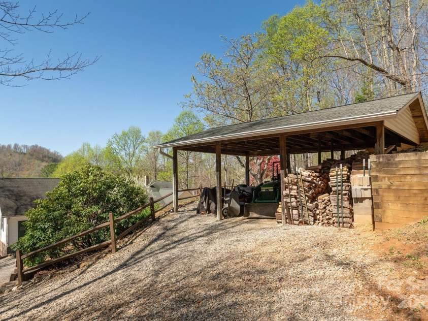 34 Garren Mountain Lane, Fairview, NC 28730.  MLS# CAR4243261, YatesRealty ID 11382. 