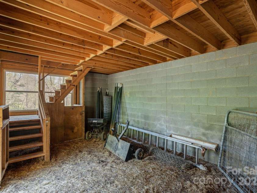 34 Garren Mountain Lane, Fairview, NC 28730.  MLS# CAR4243261, YatesRealty ID 11382. 