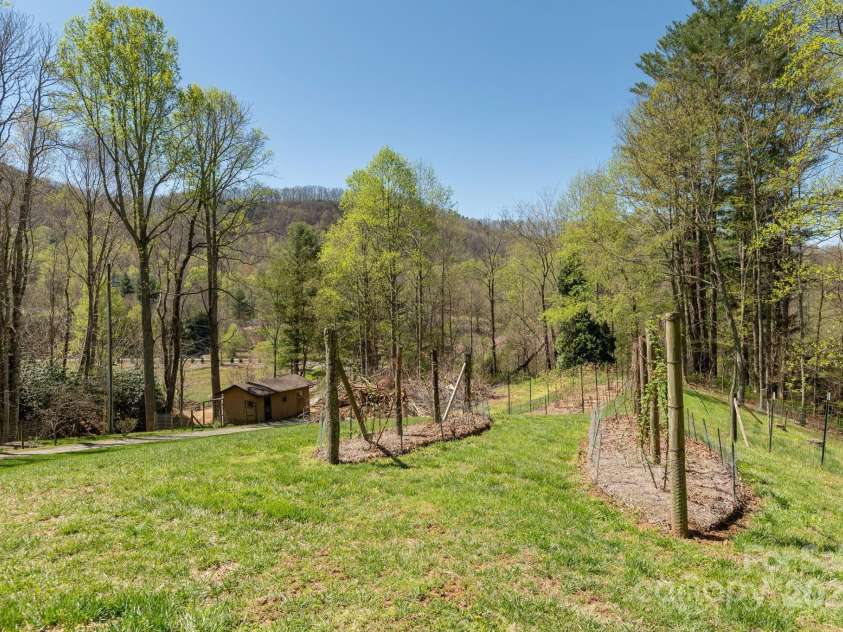 34 Garren Mountain Lane, Fairview, NC 28730.  MLS# CAR4243261, YatesRealty ID 11382. 