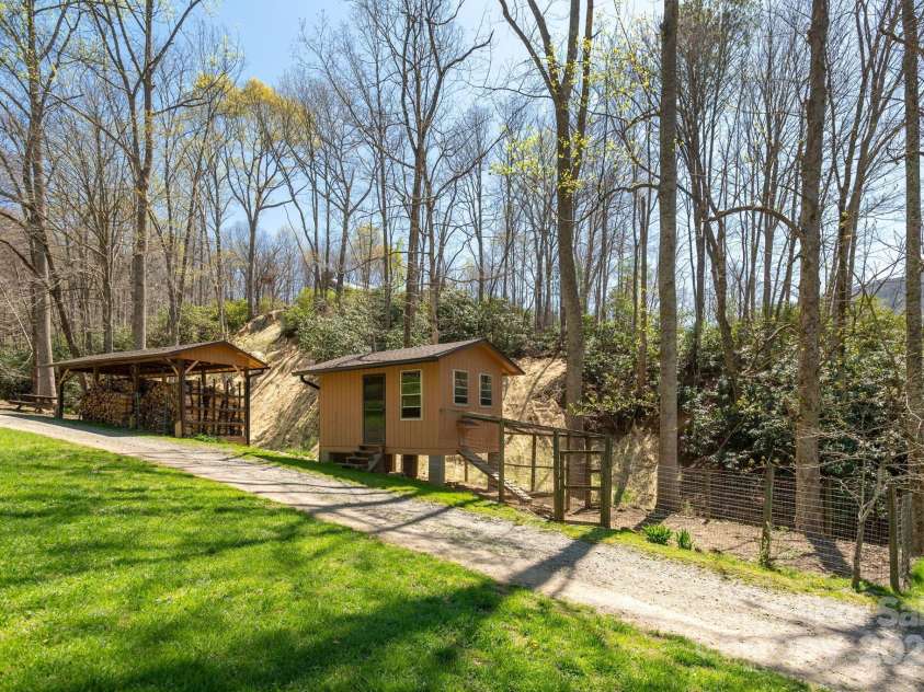 34 Garren Mountain Lane, Fairview, NC 28730.  MLS# CAR4243261, YatesRealty ID 11382. 