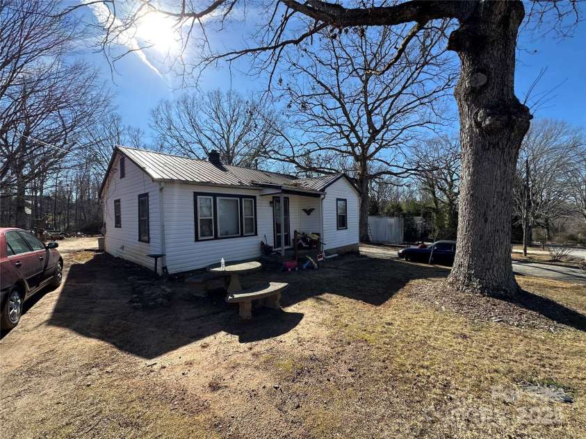 375 Shasta Lane, Lenoir, NC 28645.  MLS# CAR4220779, YatesRealty ID 11383. 