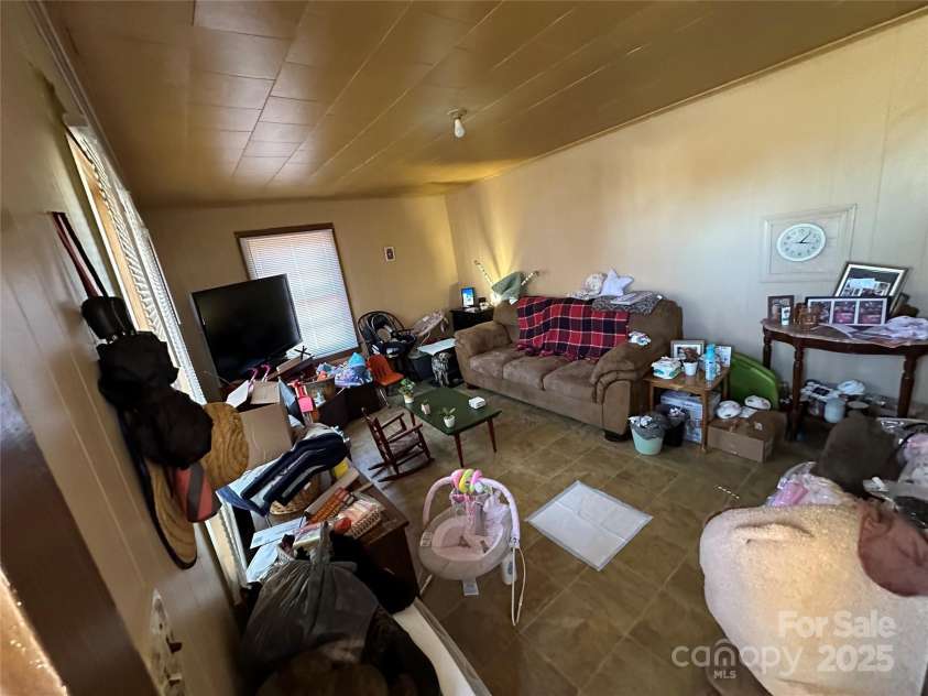 375 Shasta Lane, Lenoir, NC 28645.  MLS# CAR4220779, YatesRealty ID 11383. 