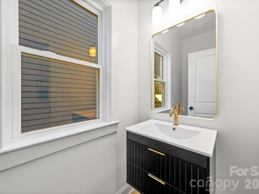 623 Colorado Avenue, Charlotte, NC 28206.  MLS# CAR4342714, YatesRealty ID 11385. 