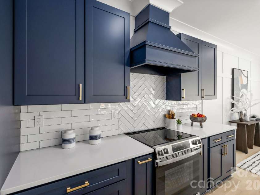 623 Colorado Avenue, Charlotte, NC 28206.  MLS# CAR4342714, YatesRealty ID 11385. 