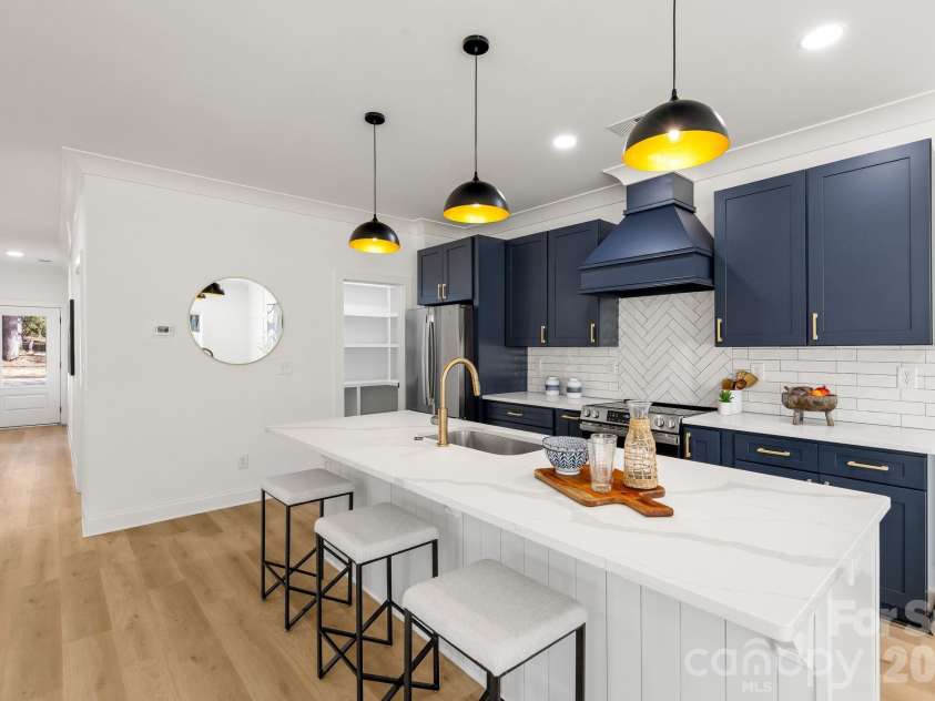 623 Colorado Avenue, Charlotte, NC 28206.  MLS# CAR4342714, YatesRealty ID 11385. 