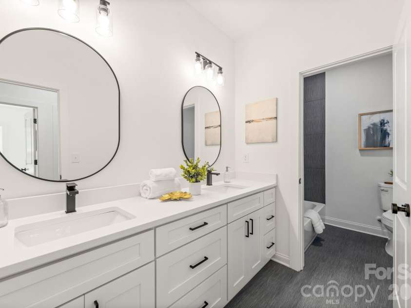 623 Colorado Avenue, Charlotte, NC 28206.  MLS# CAR4342714, YatesRealty ID 11385. 