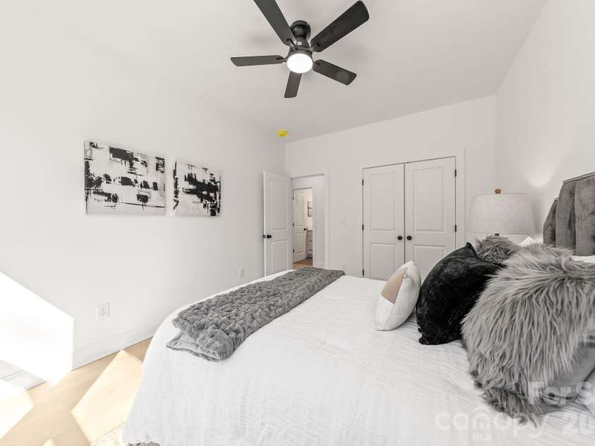 623 Colorado Avenue, Charlotte, NC 28206.  MLS# CAR4342714, YatesRealty ID 11385. 