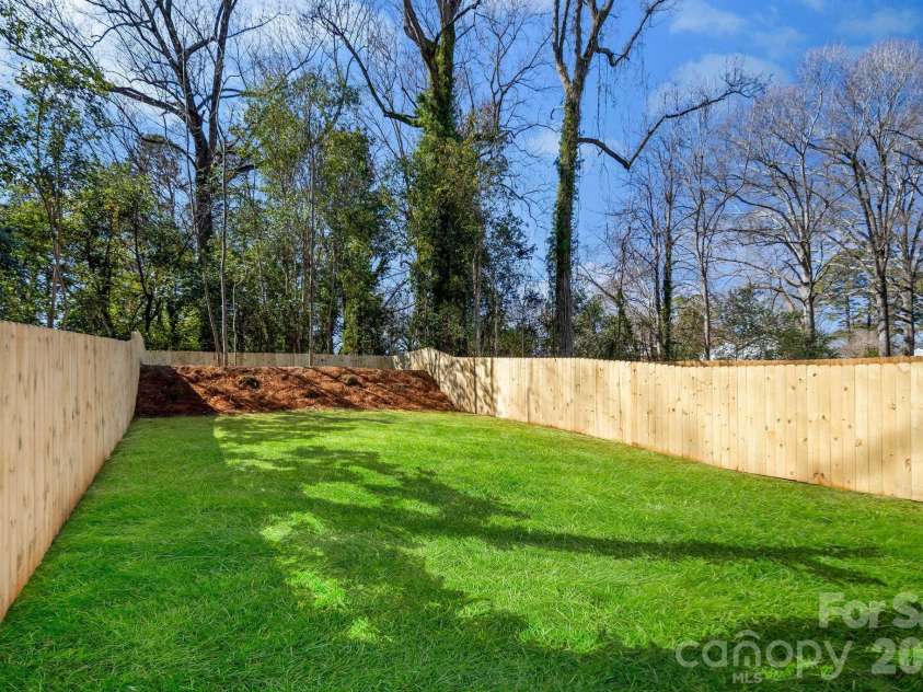 623 Colorado Avenue, Charlotte, NC 28206.  MLS# CAR4342714, YatesRealty ID 11385. 